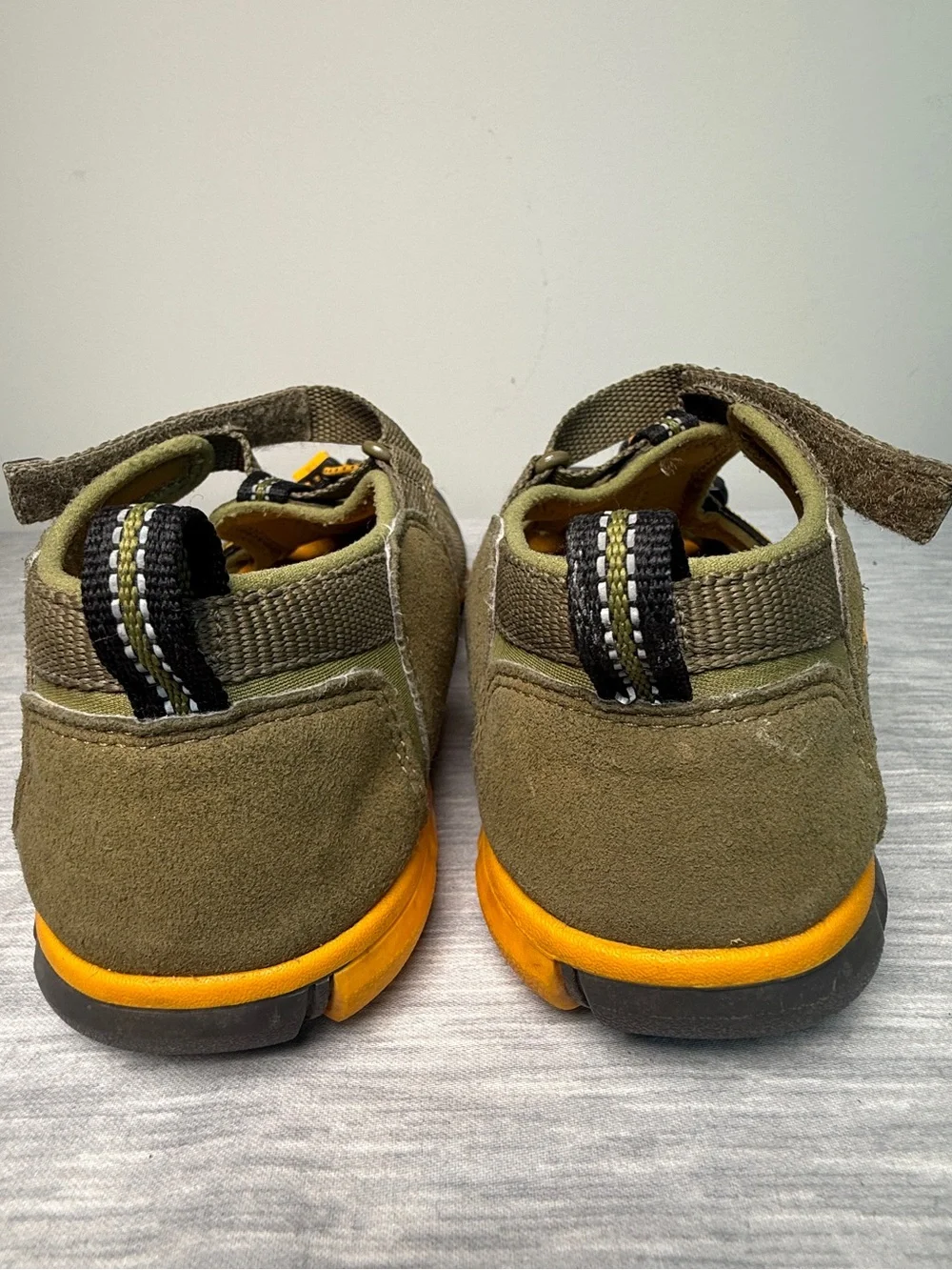 Keen Newport H2 Olive Orange Fisherman Sandals Youth Sz 6